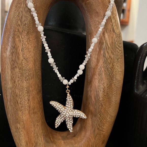 Elegant White Starfish Pendant Necklace - Picture 1 of 1